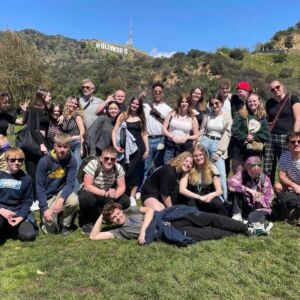 Frydensberg Efterskole elever på studietur foran Hollywood-skiltet