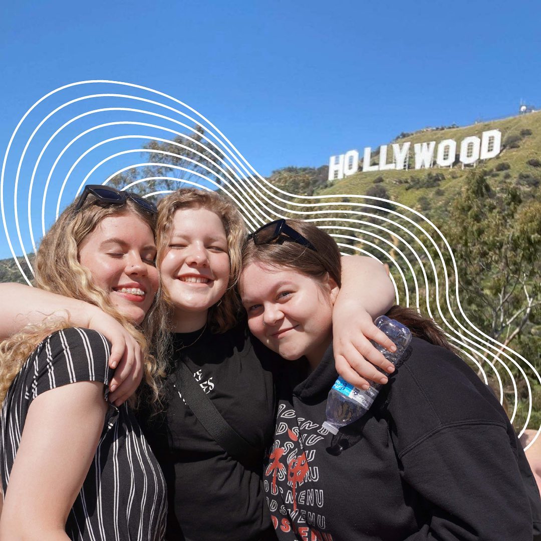 Frydensberg Efterskole elever ved Hollywood-skiltet på rejse